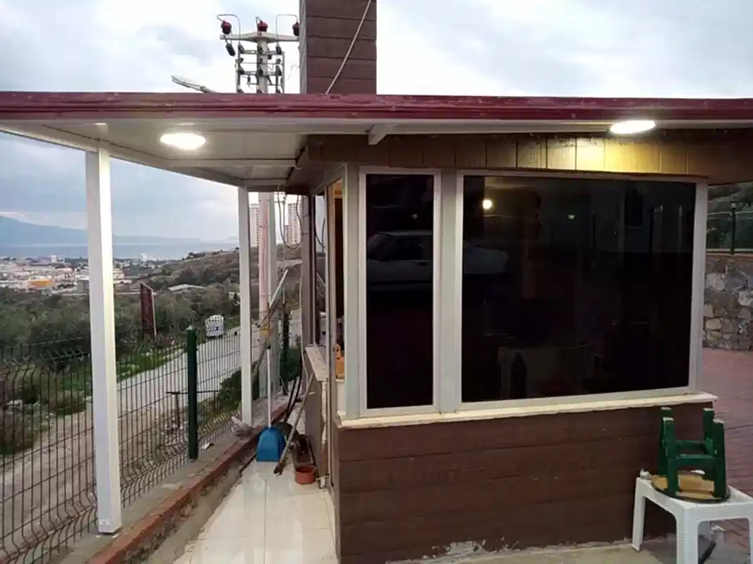 Vista Panorama Bekçi Kulübesi Sandviç Panel Pergolesi Yandan Görünüm
