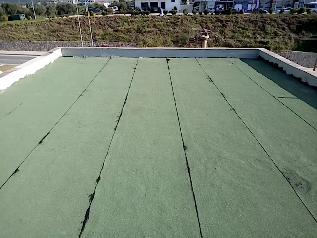 Beton üzerine pürmüzlü kumlu membran yapıştırma işlemi