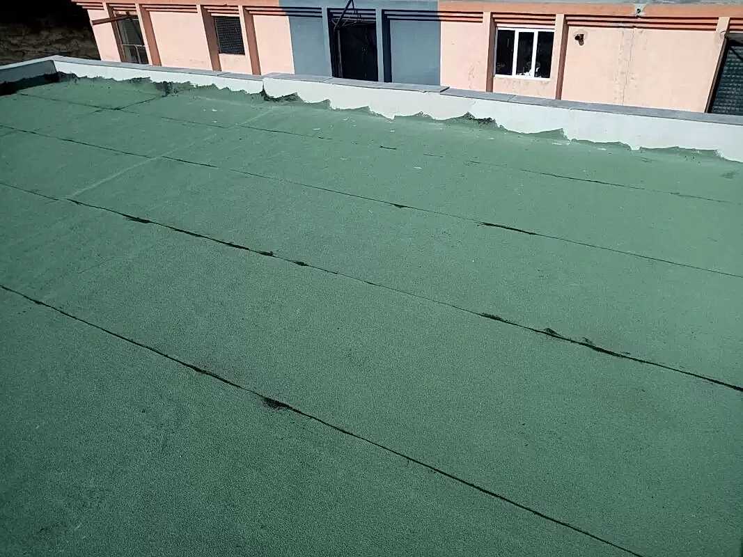 Beton üzerine pürmüzlü kumlu membran yapıştırma işlemi yan açı