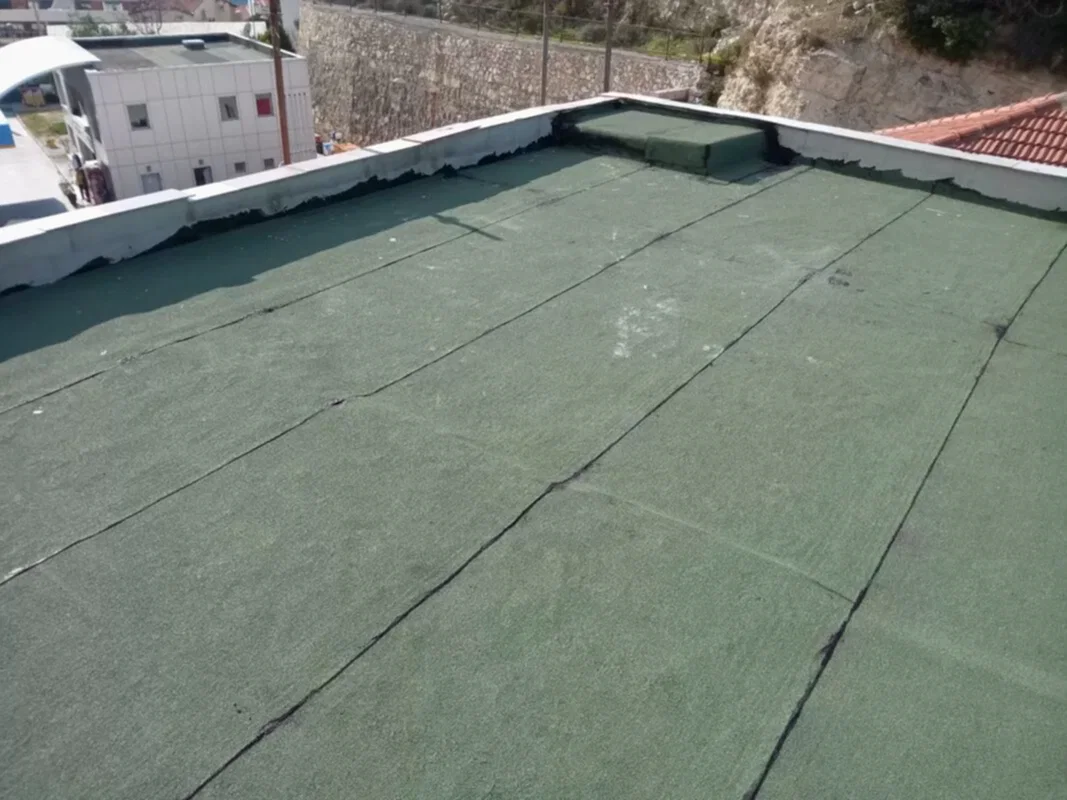 Beton üzerine pürmüzlü kumlu membran yapıştırma işlemi arka açı