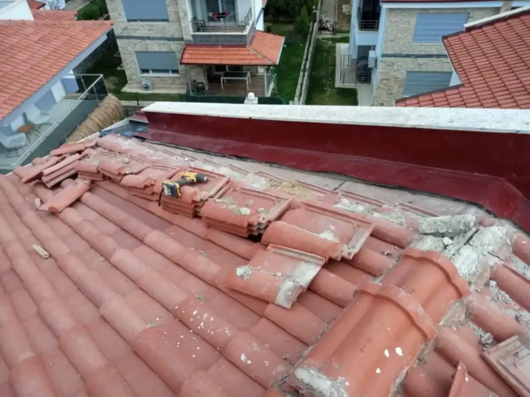 Kiremit altı duvar dibi sac değişimi alt kısım