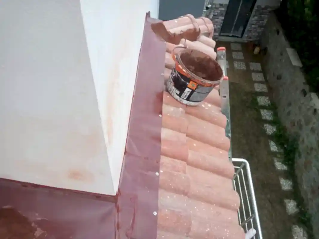 Kiremit üstü duvar dibi sac değişimi pergole