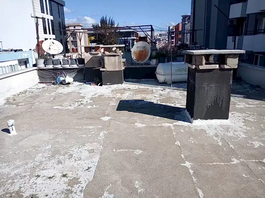 teras çatı temizleme işlemi