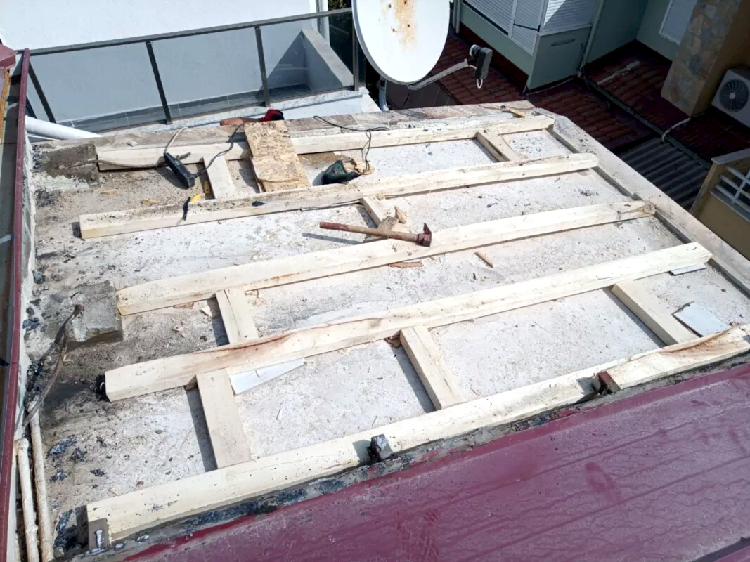 membran osb altı ahşap iskelet sökümü