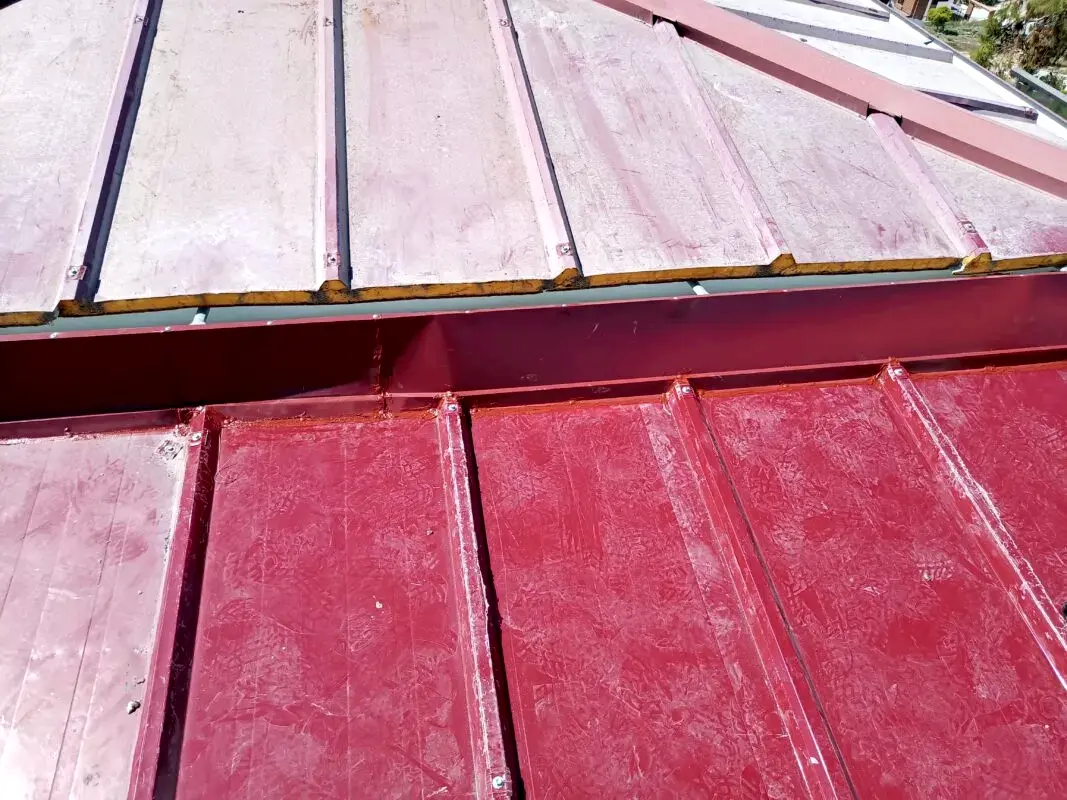 panel ve oluk arasında kalan kısmın sac ile kapatılması